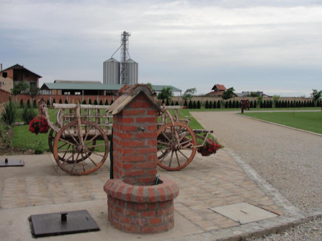 Отель Coffeecamp-Kovilj Экстерьер фото